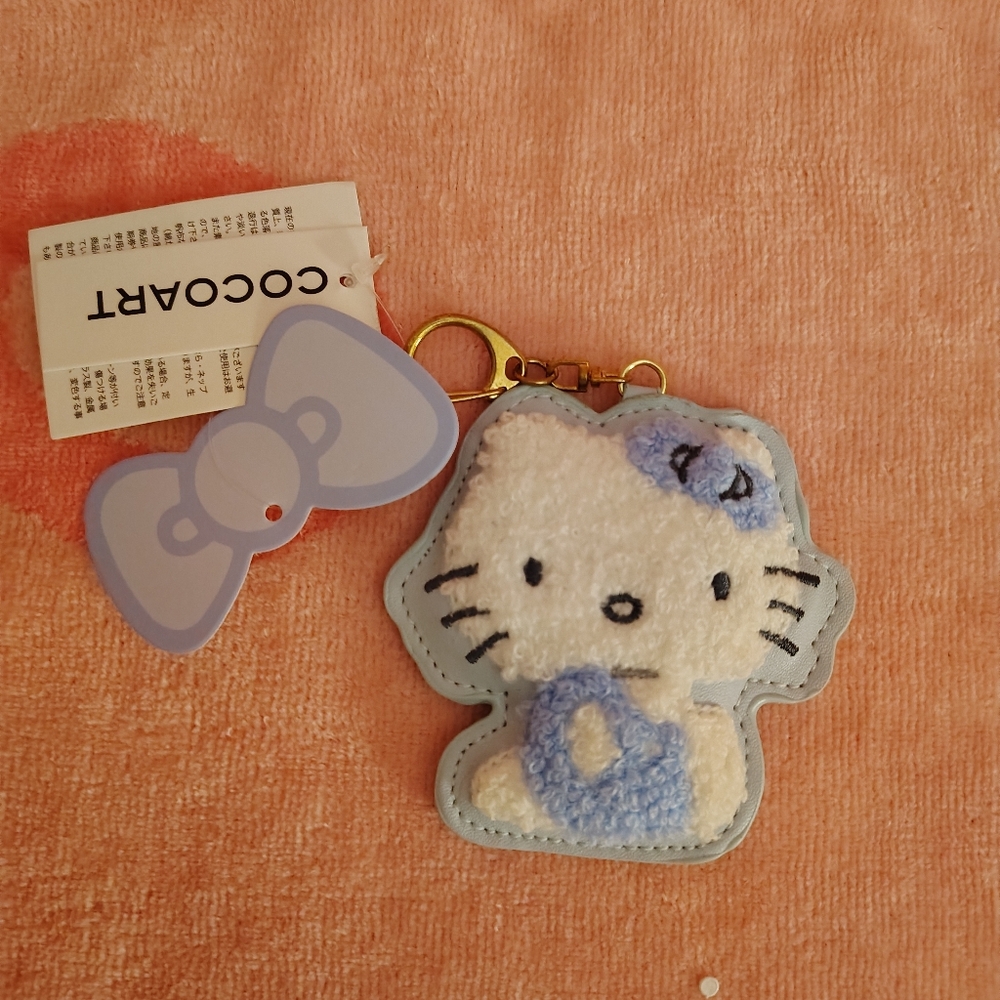 EXCLUSIVE - Hello Kitty Officially Licensed Keychain Set - Picture 9 of 10